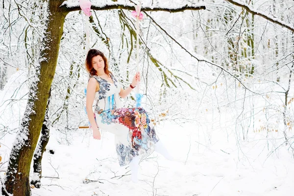 Flicka i vinter dress — Stockfoto