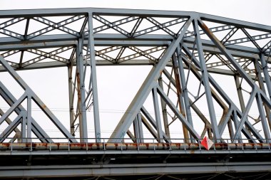 Demiryolu Köprüsü açık