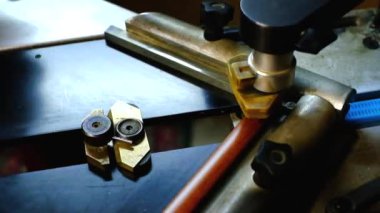 Zımba zımbalama çerçeveler üstünde belgili tanımlık makine