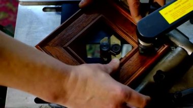 Zımba zımbalama çerçeveler üstünde belgili tanımlık makine