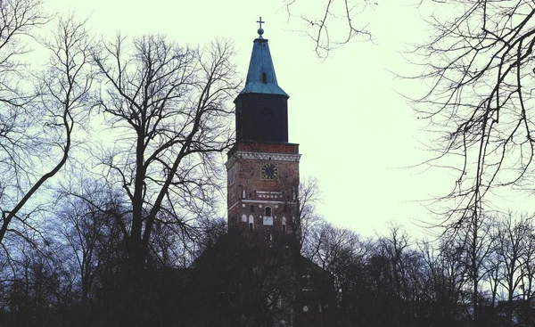 Kerk in de bomen — Stockfoto