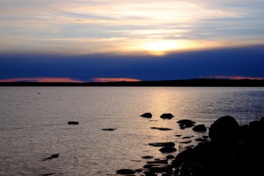 Gölde gün batımı