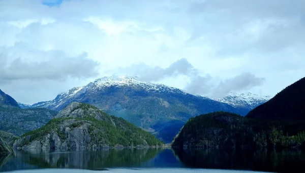 Lake in Scandinavië — Stockfoto