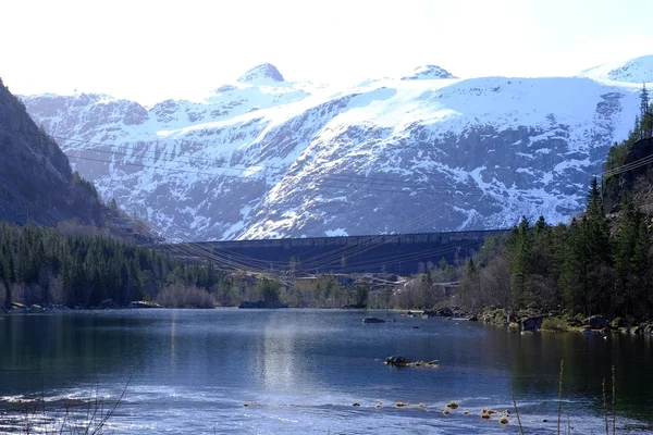 Bergen en meer — Stockfoto