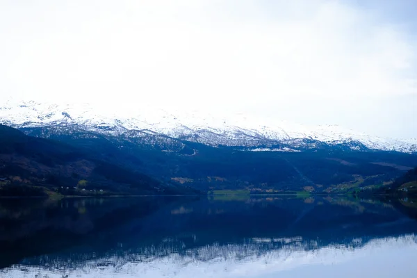 Meer en bergen — Stockfoto