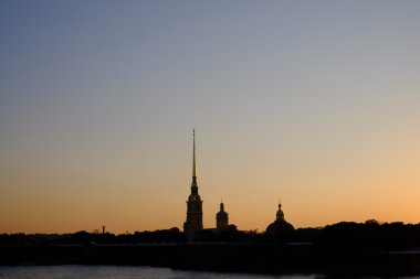 Peter ve Paul Kalesi ve gün batımı