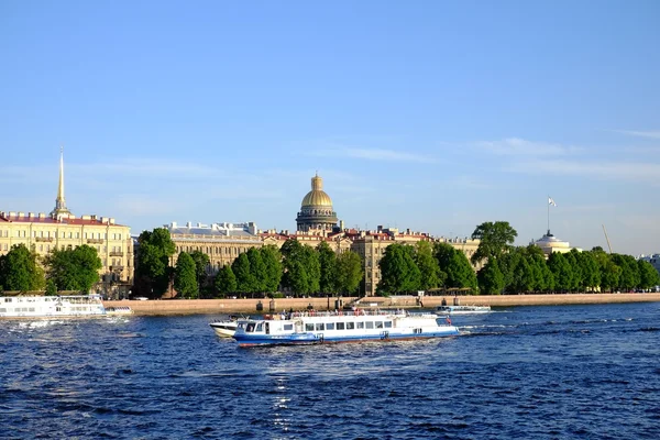 Sint-Petersburg en de Neva — Stockfoto