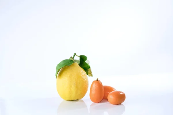 Organic Yellow Lemon Kumquats Isolated Background Close — Stock Photo, Image