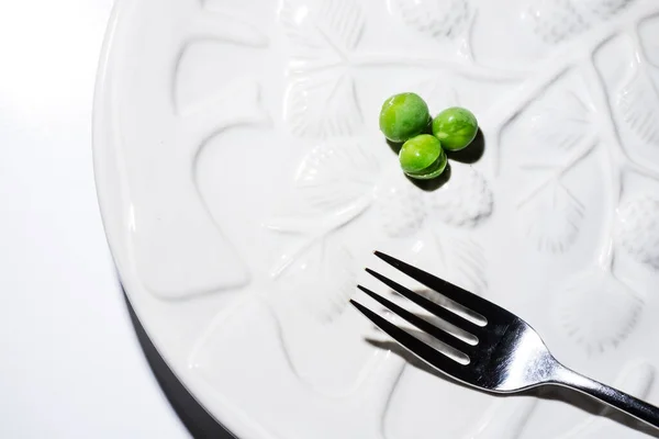 Three Green Peas White Dining Plate Fork Close Isolated Royaltyfria Stockbilder