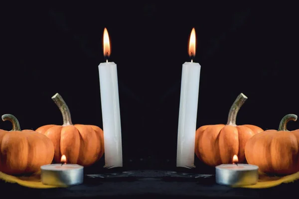 Candele Zucche Sfondo Nero Una Decorazione Halloween Vicino Fotografia Nature — Foto Stock