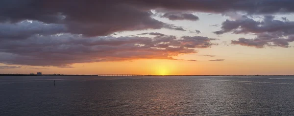 Πανέμορφη Ανατολή πάνω από Tampa Bay της Φλόριντα — Φωτογραφία Αρχείου