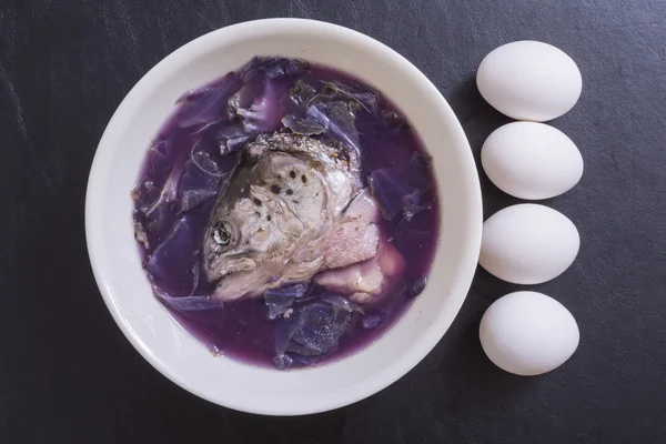 Fish head soup and eggs — Stock Photo, Image