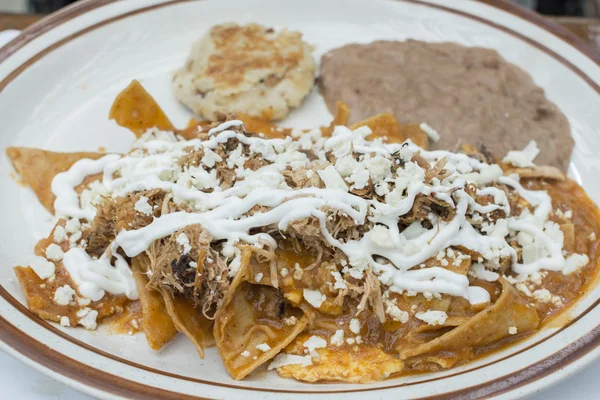 Chilaquiles 멕시코 요리를 아침 식사 — 스톡 사진