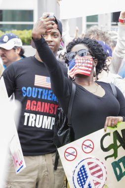 Selfie Anti-Trump mitingde