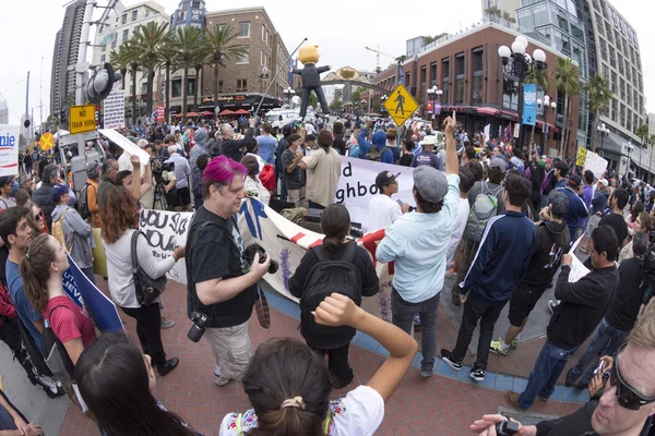 Huzurlu anti-Trump protesto