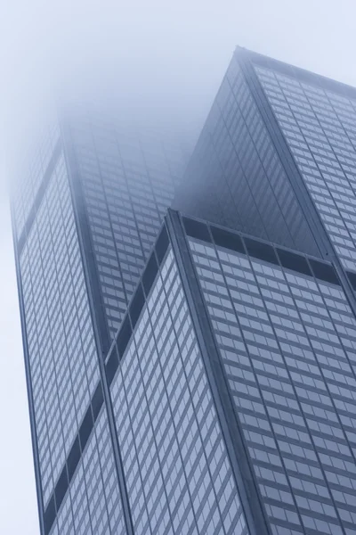 Top of skyscraper disappearing in cloud — Stock Photo, Image