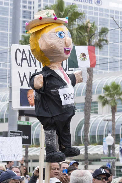 Donald Trump pinata a San Diego — Foto Stock