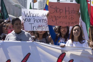 Anti-Trump Protesto yürüyüşü Latinler