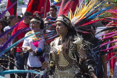 Yerli Amerikalılar Donald Trump protesto için bir araya