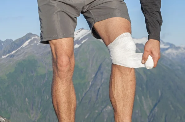 Zorg voor knie-blessure — Stockfoto