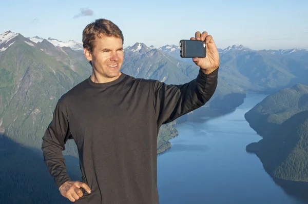 Doğa dağ manzaralı selfie — Stok fotoğraf