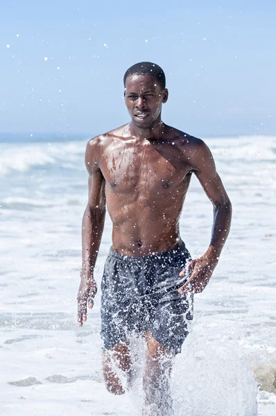 Playa correr en el agua — Foto de Stock