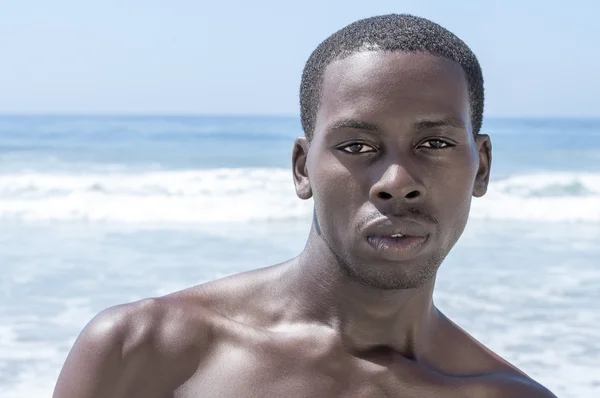 Handsome dark summer beach stud — Stock Photo, Image