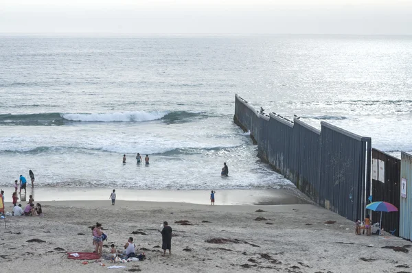 Recinzione di confine tra Stati Uniti e Messico — Foto Stock