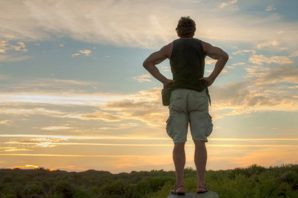 Explorer observeren landschap — Stockfoto