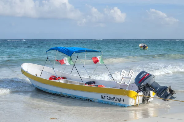 Local Mexican panga boat — Stock Photo, Image