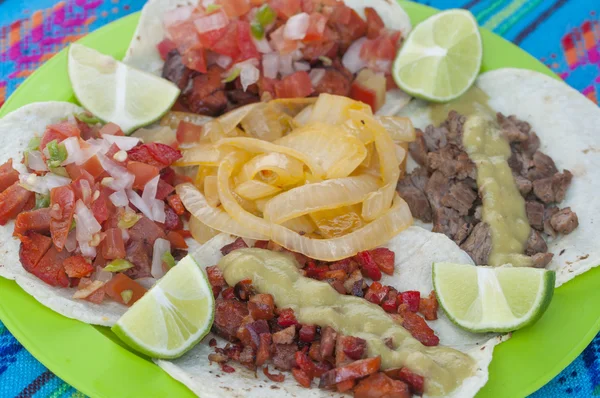 Läckra mexikansk taco tallrik närbild — Stockfoto