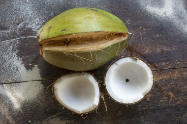 Taze hasat tropikal Hindistan cevizi