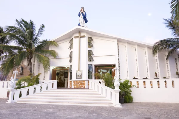 Kościół katolicki na Isla Mujeres — Zdjęcie stockowe