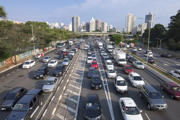 Popołudniowe godziny szczytu dojazdów w Sao Paulo — Zdjęcie stockowe