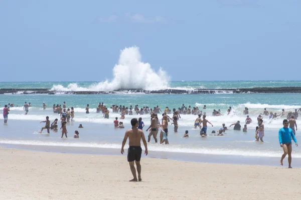 Wave crashing on reef — Stock Photo, Image