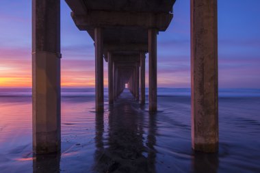 Diminishing perspective under concrete pier clipart