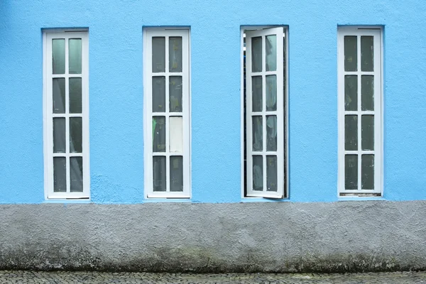 Colonial style windows on blue wall in Brazil — Stock Photo, Image