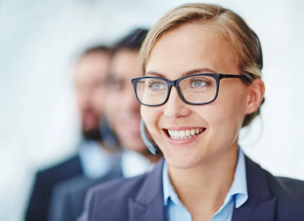 Vacker affärskvinna med headset — Stockfoto