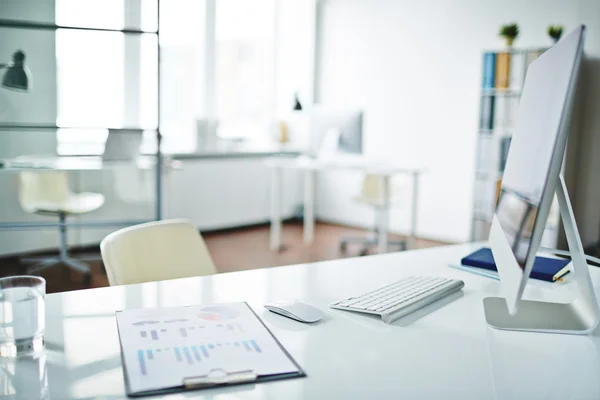 Desk with personal computer — Stock Photo, Image