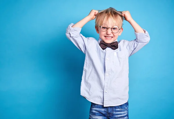 Niño en gafas graduadas — Foto de Stock