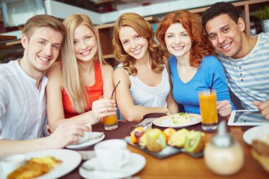 Café genç arkadaşlar