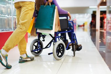 adam kız arkadaşı yardım