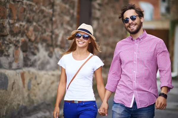 Young tourists sightseeing — Stock Photo, Image