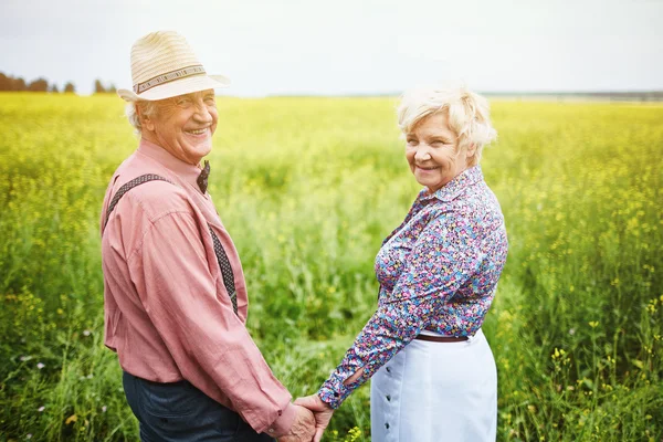 Äldre par i kärlek — Stockfoto