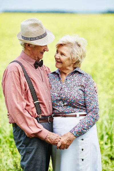 Senioren verliefde paar — Stockfoto