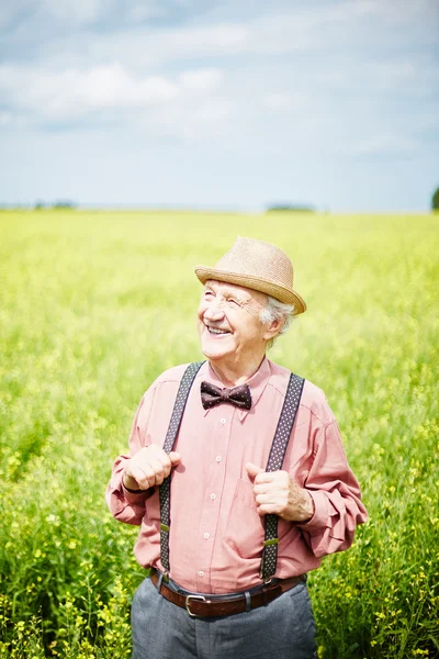 Gut gekleideter älterer Mann — Stockfoto