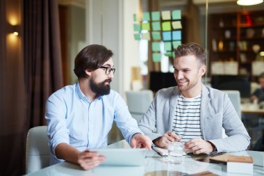 birlikte çalışan iş adamları