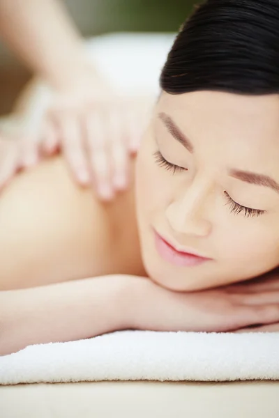 Woman having massage — Stock Photo, Image