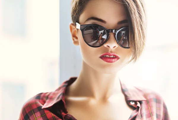 Gorgeous woman in sunglasses — Stock Photo, Image