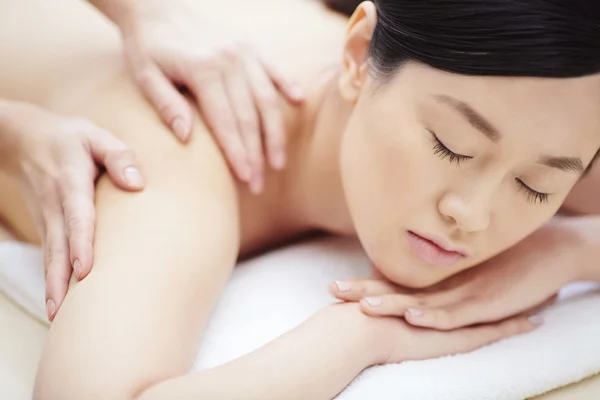 Woman having massage — Stock Photo, Image